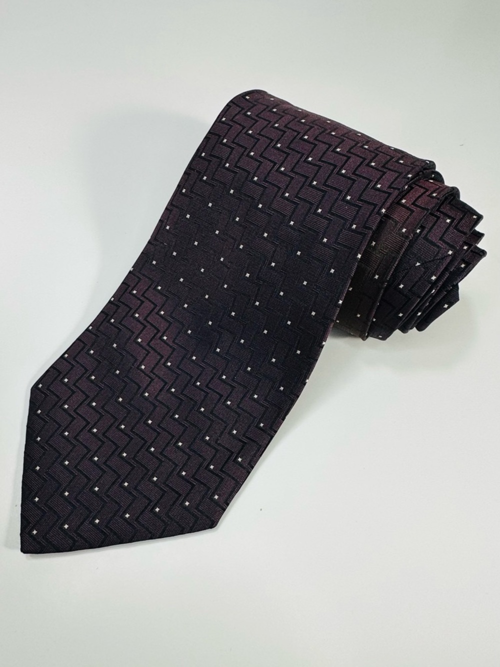 Men's Dark Plum Geometric 100% Seta Silk Tie - Classic Formal Accessory